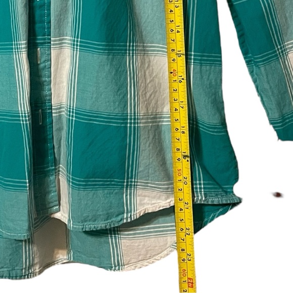 Bundle of Tommy Hilfiger, Gap and Riders by Lee Women’s Button-up shirts. - Picture 13 of 13